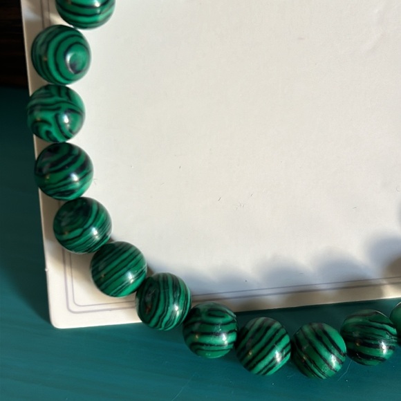 New Malachite Semi-Precious Gemstone Bead Stretch Bracelet - Picture 3 of 3